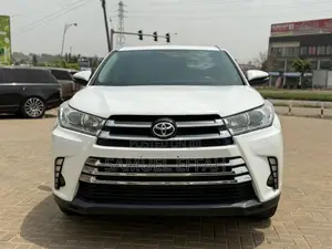 Toyota Highlander XLE 4dr SUV AWD (3.5L 6cyl 6A) 2014 White