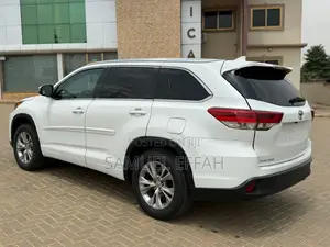 Toyota Highlander XLE 4dr SUV AWD (3.5L 6cyl 6A) 2014 White