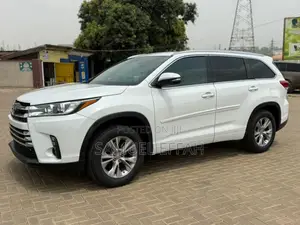 Toyota Highlander XLE 4dr SUV AWD (3.5L 6cyl 6A) 2014 White