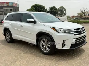 Toyota Highlander XLE 4dr SUV AWD (3.5L 6cyl 6A) 2014 White