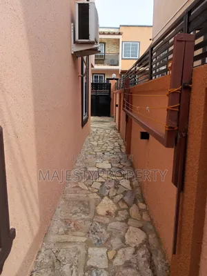 3bdrm Duplex in East Airport, Spintex for rent