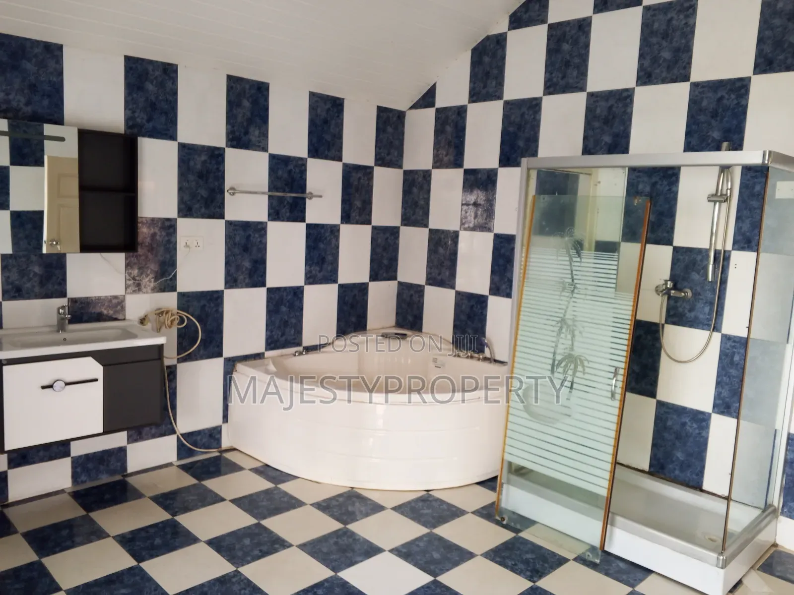 4bdrm Duplex in Airport Residential, Spintex for rent