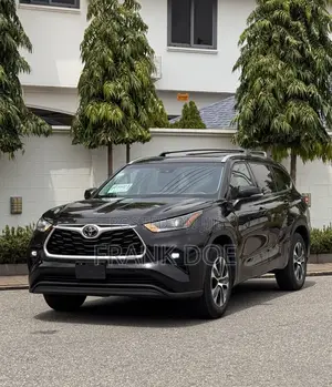 Toyota Highlander XLE 2022 Black