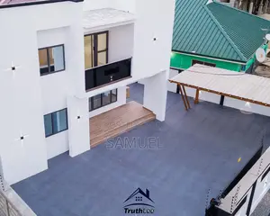 En-Suit 5 Bedrooms House
