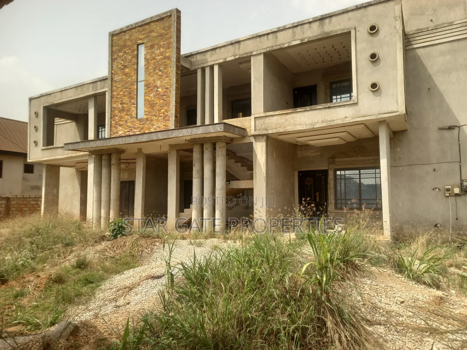 10bdrm House in Pakyi No 2, Kumasi Metropolitan for sale