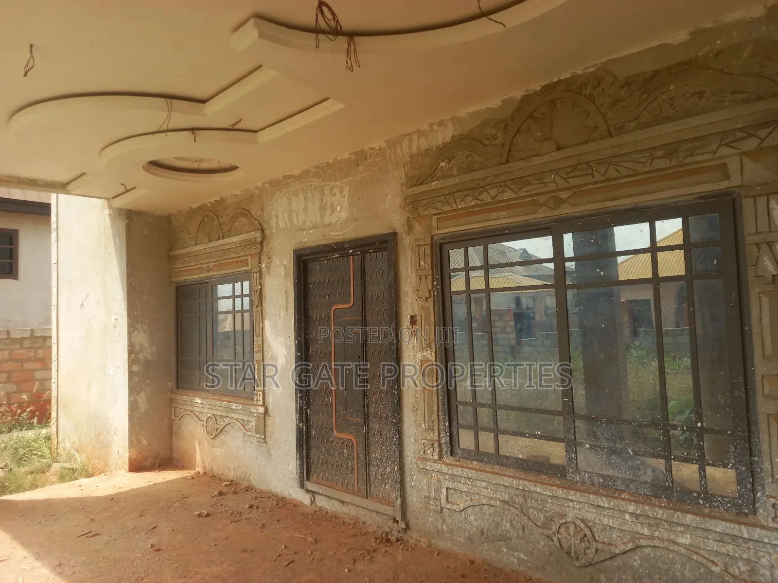 10bdrm House in Pakyi No 2, Kumasi Metropolitan for sale