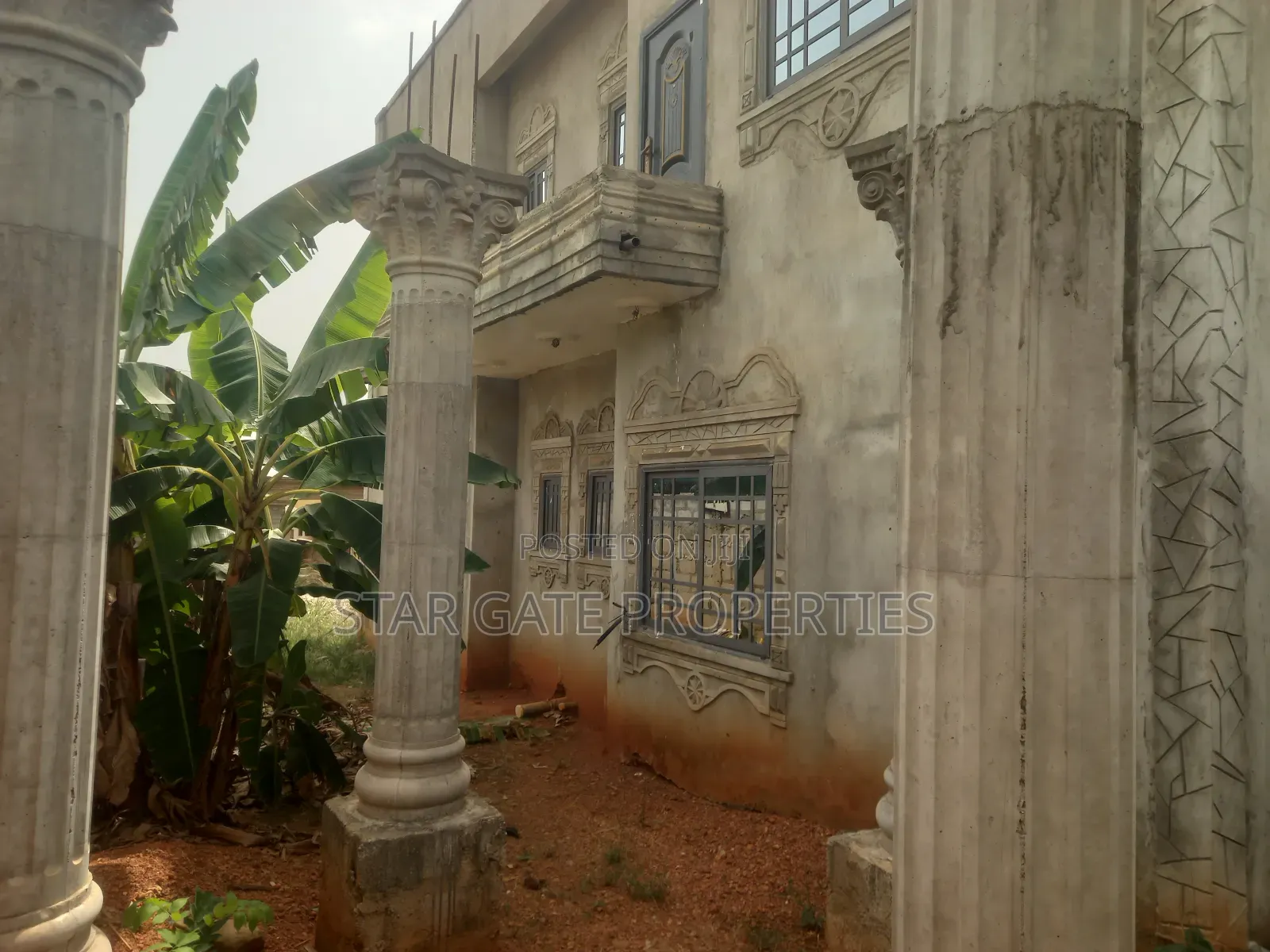 10bdrm House in Pakyi No 2, Kumasi Metropolitan for sale