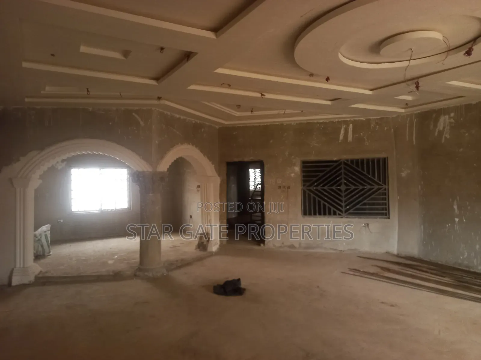 10bdrm House in Pakyi No 2, Kumasi Metropolitan for sale