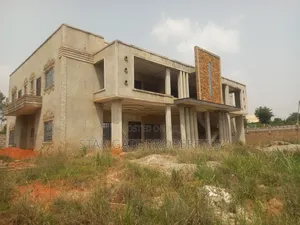 10bdrm House in Pakyi No 2, Kumasi Metropolitan for sale