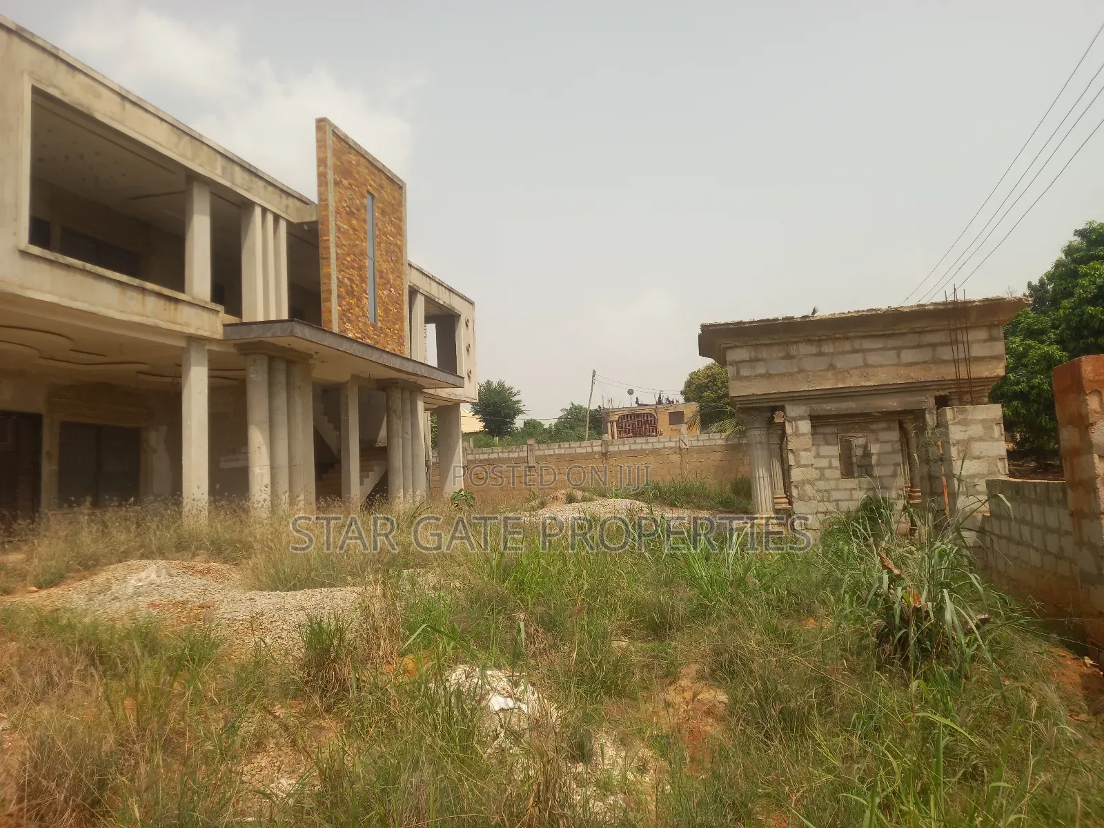 10bdrm House in Pakyi No 2, Kumasi Metropolitan for sale