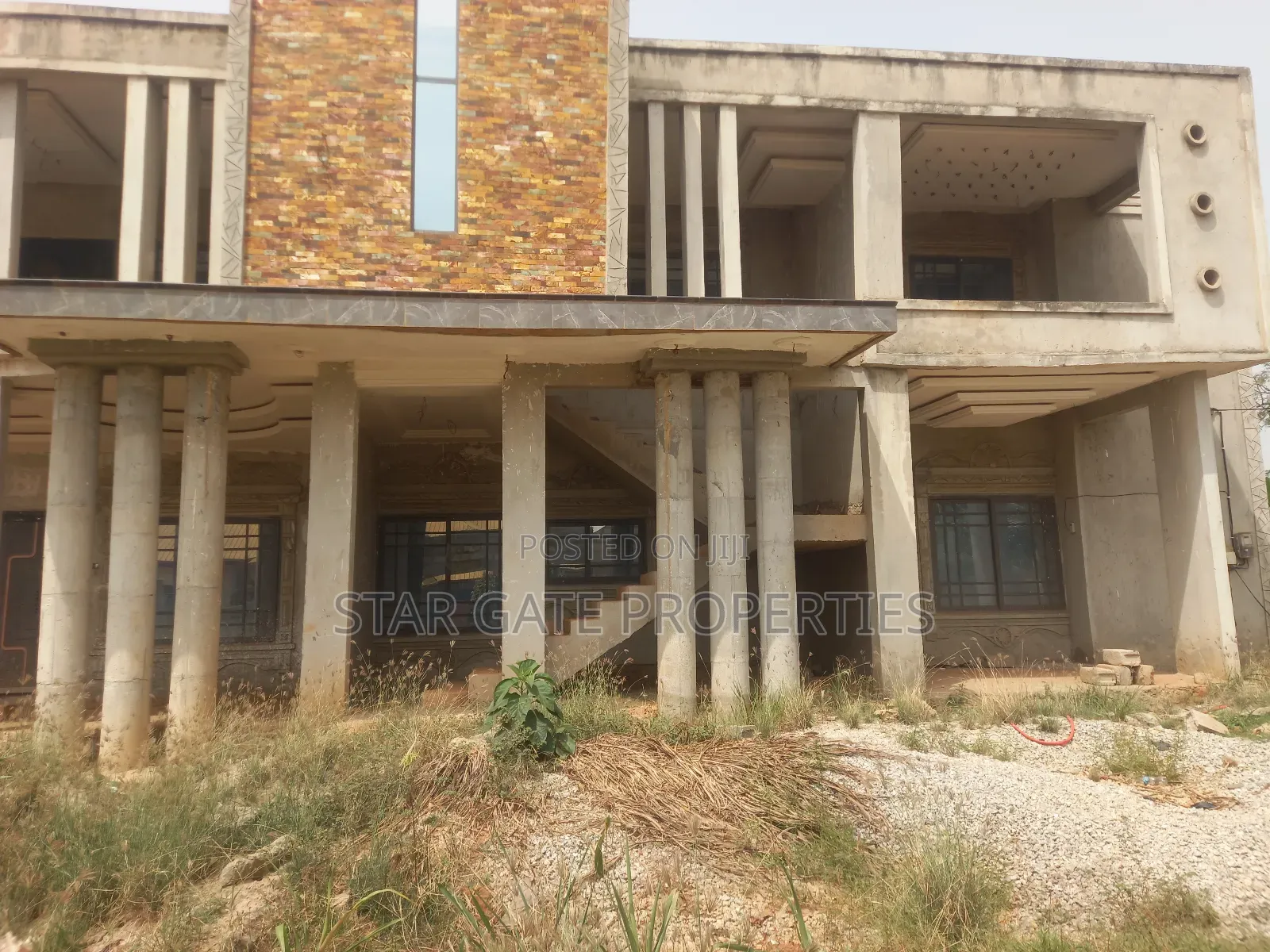 10bdrm House in Pakyi No 2, Kumasi Metropolitan for sale
