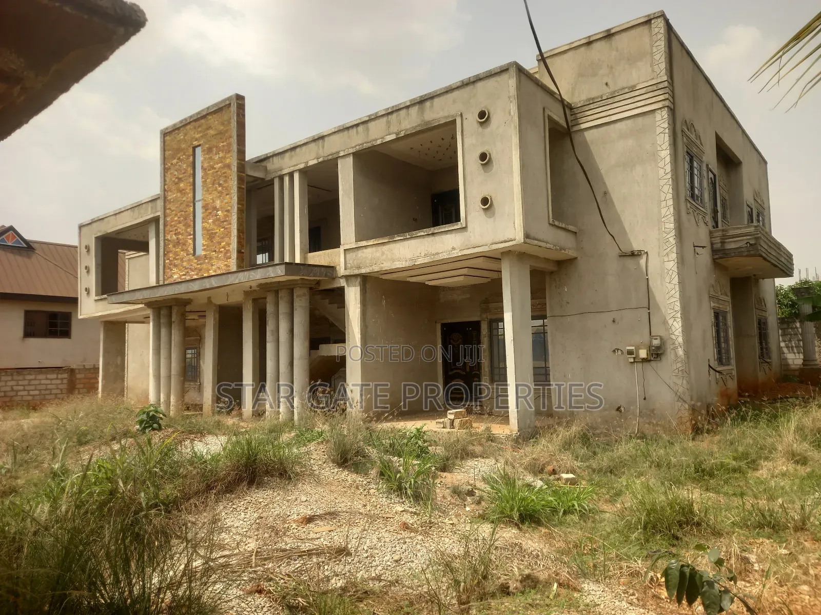 10bdrm House in Pakyi No 2, Kumasi Metropolitan for sale