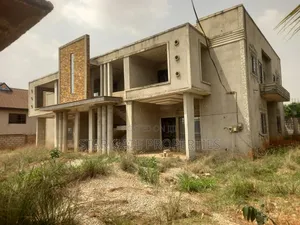 10bdrm House in Pakyi No 2, Kumasi Metropolitan for sale