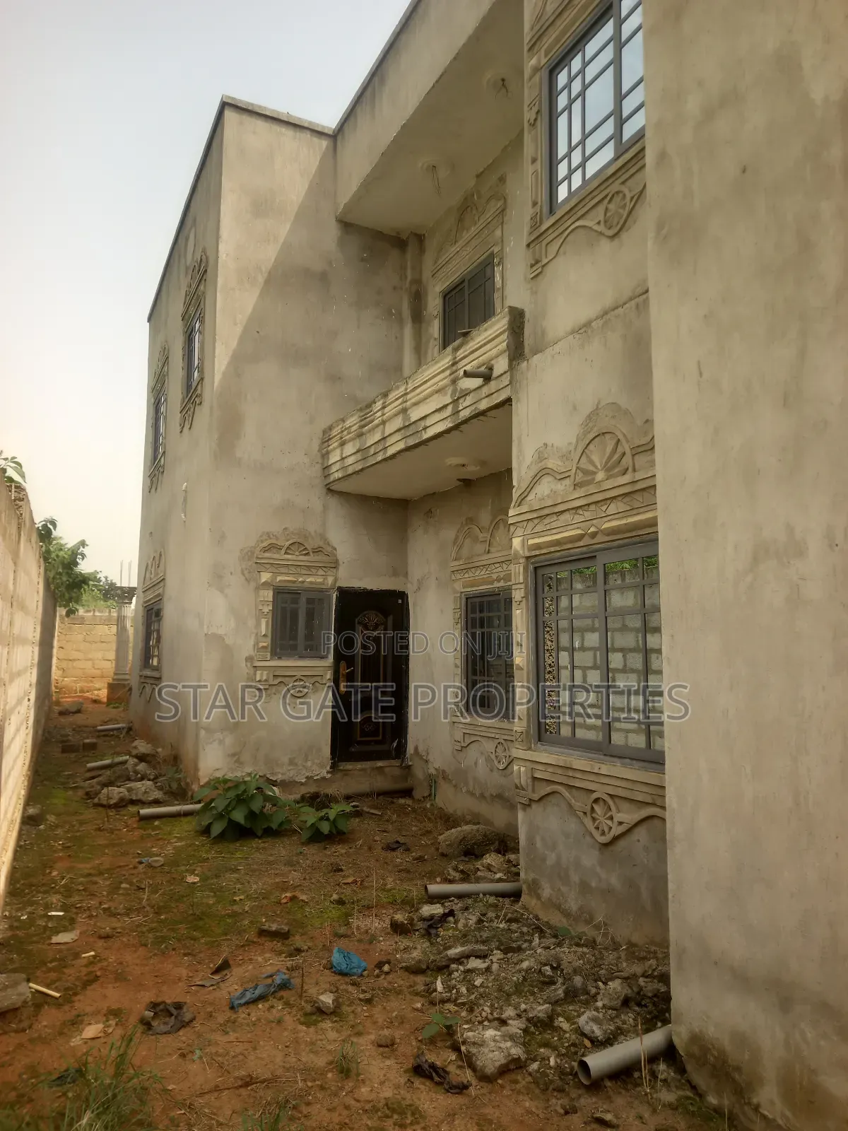 10bdrm House in Pakyi No 2, Kumasi Metropolitan for sale