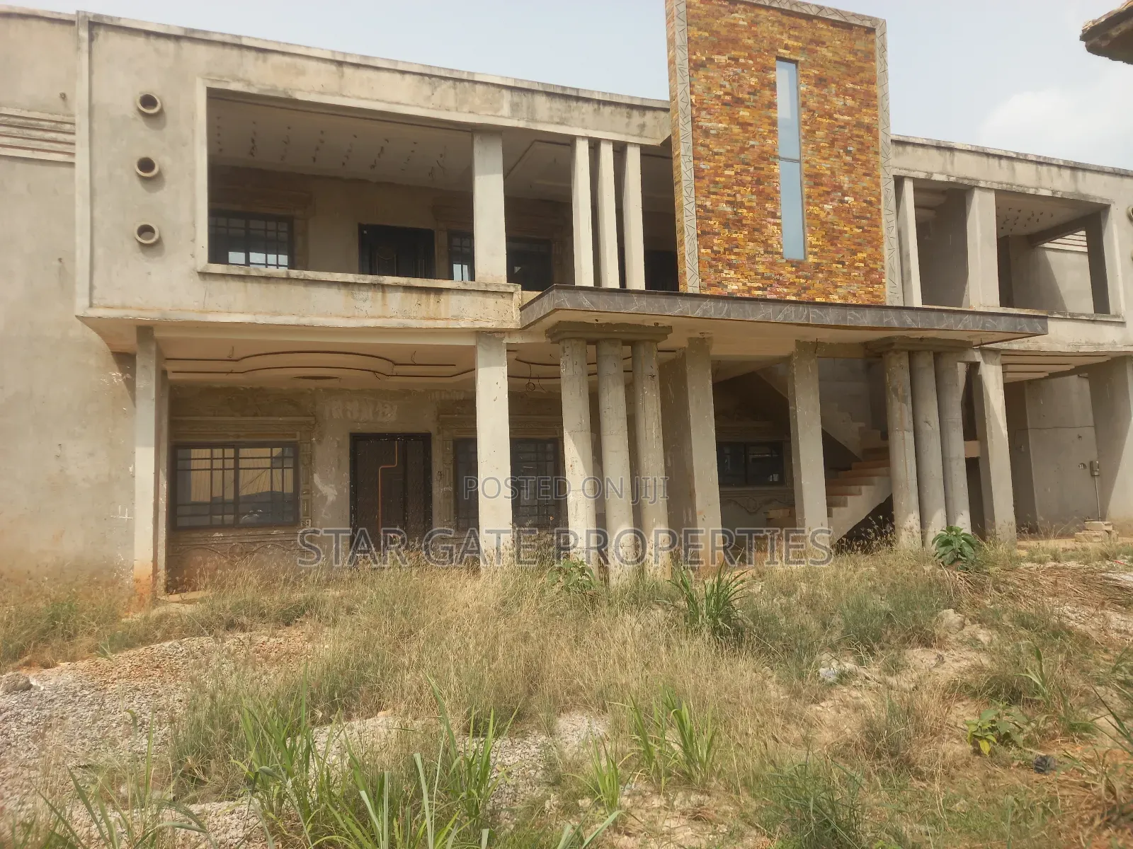 10bdrm House in Pakyi No 2, Kumasi Metropolitan for sale