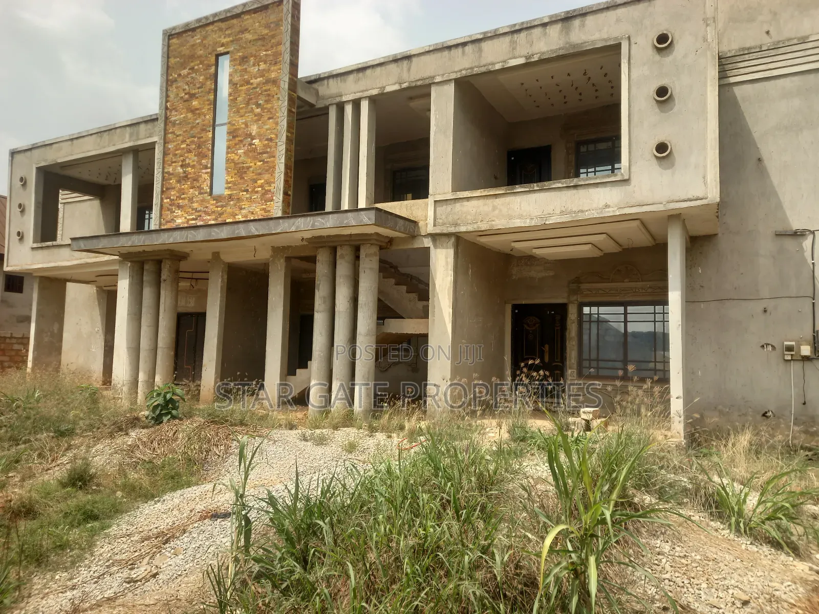 10bdrm House in Pakyi No 2, Kumasi Metropolitan for sale