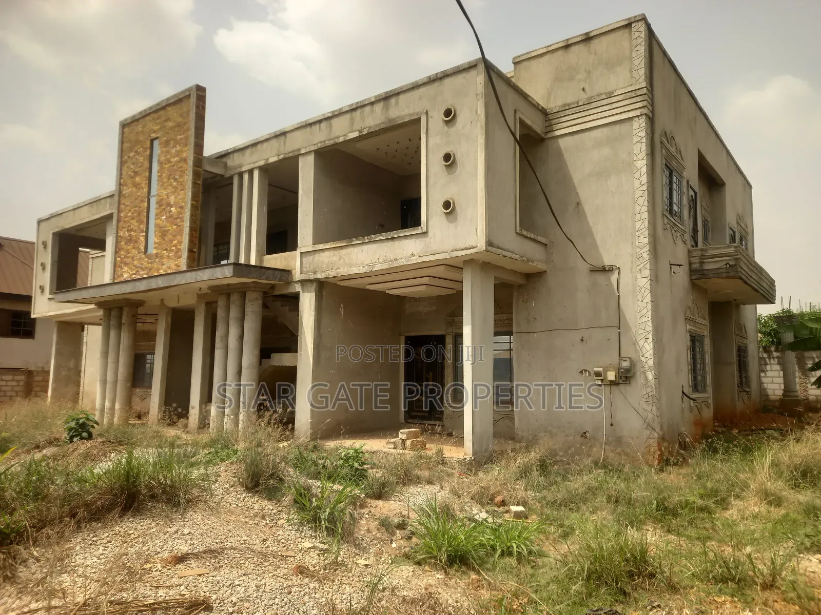 10bdrm House in Pakyi No 2, Kumasi Metropolitan for sale