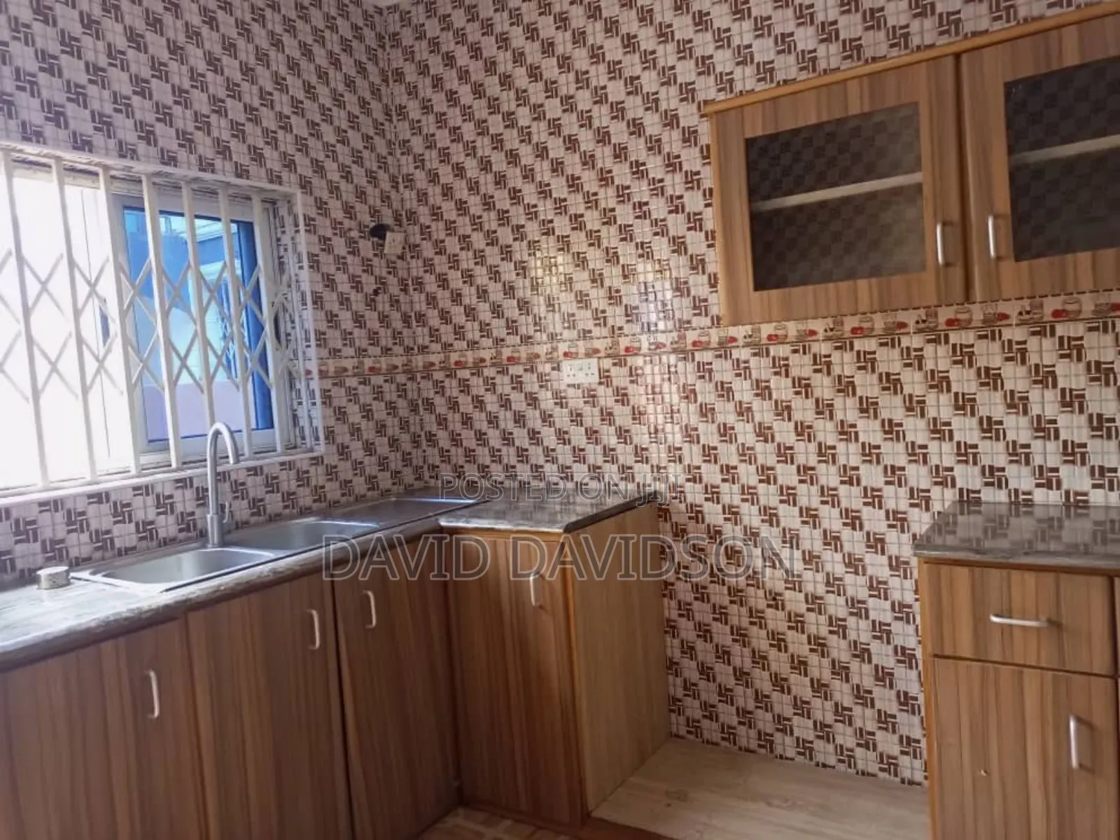 3bdrm House in 3 Bedroom House, Tema Metropolitan for sale