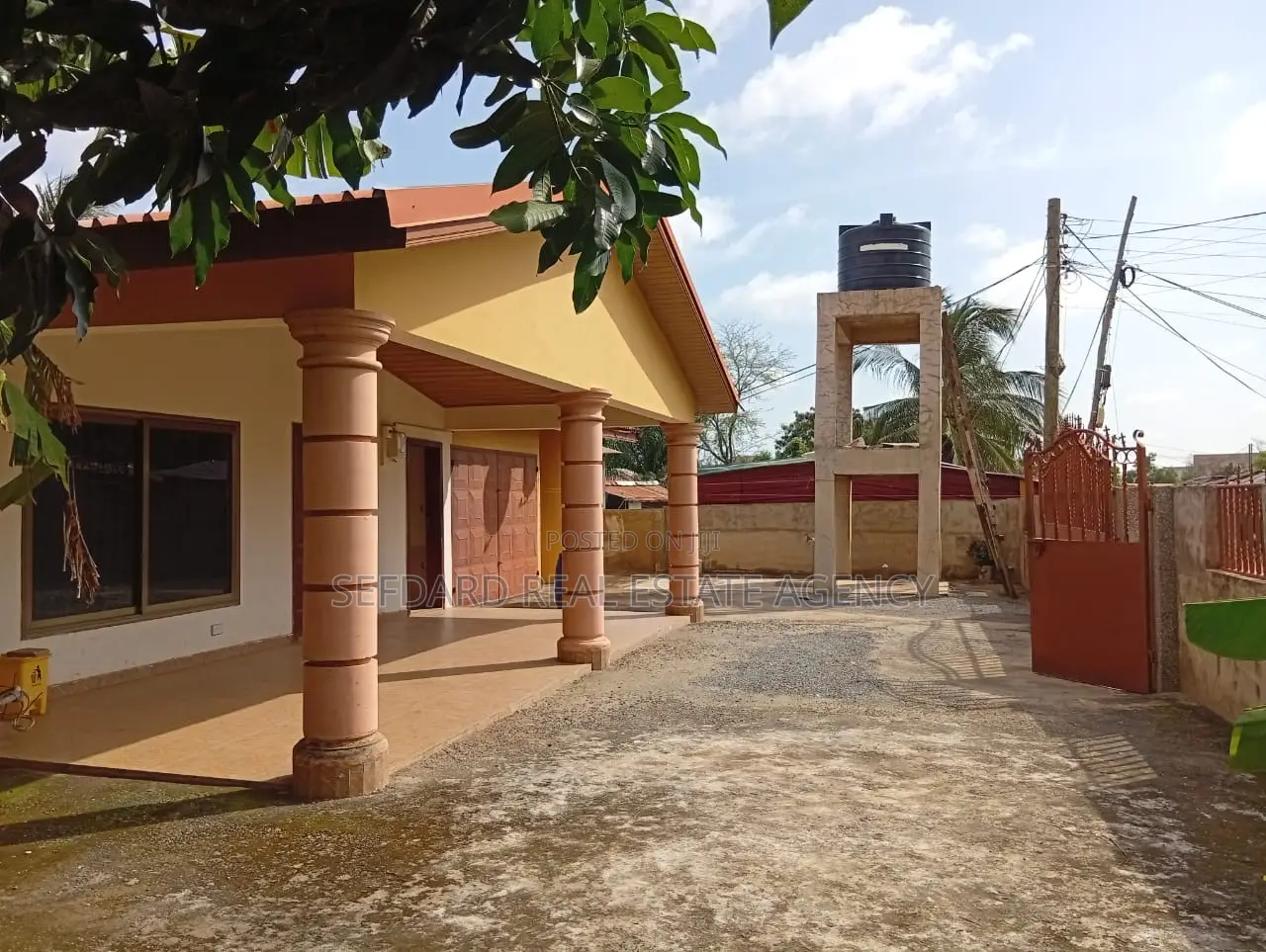 5bdrm House in Adenta for sale