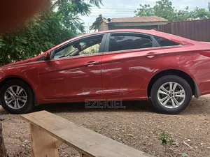 Hyundai Sonata GLS Sedan FWD (2.4L 4cyl 6A) 2013