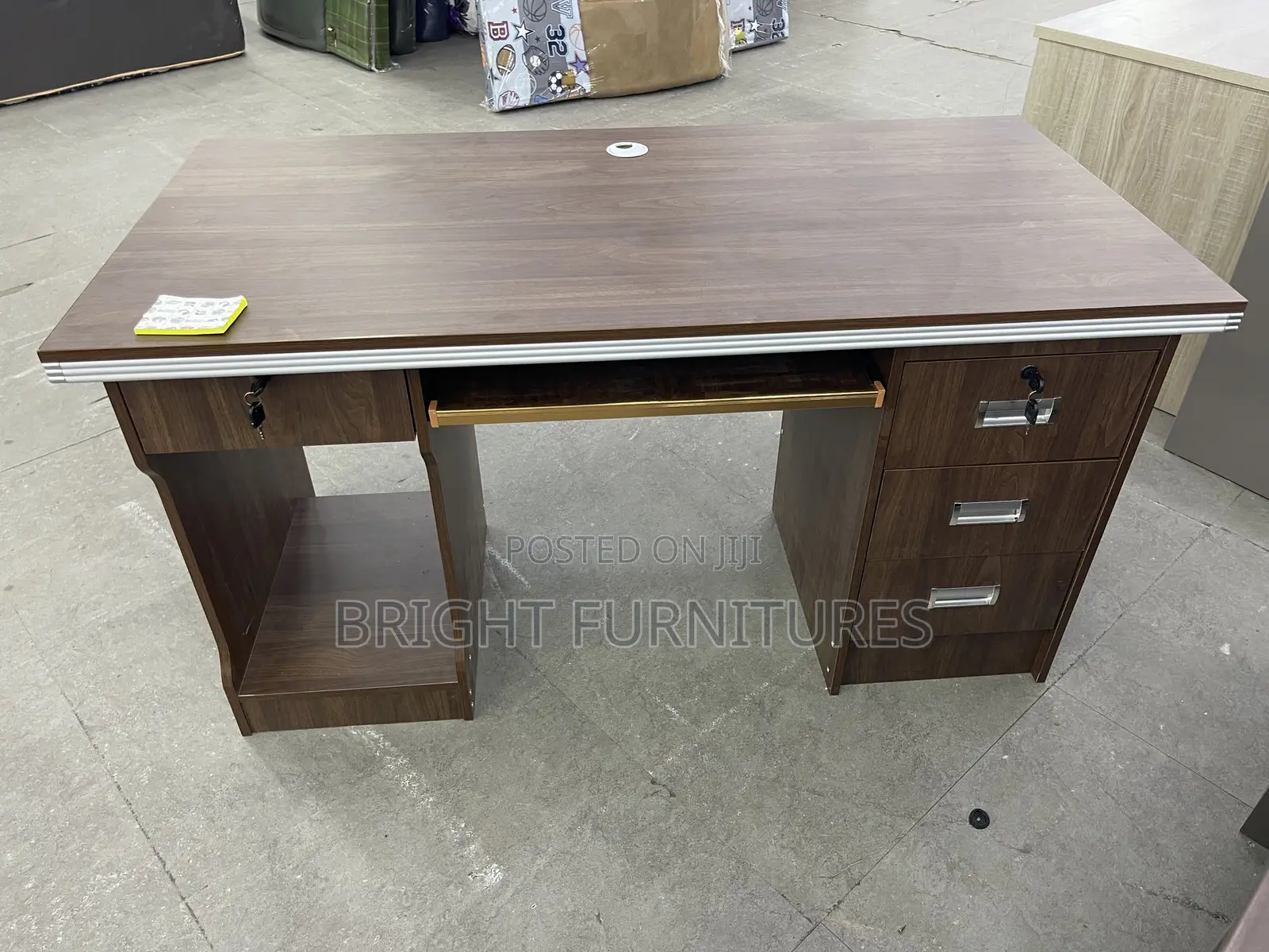 Affordable and Quality Office Table