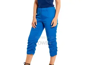 Stylish Blue Ruched Capri Pants