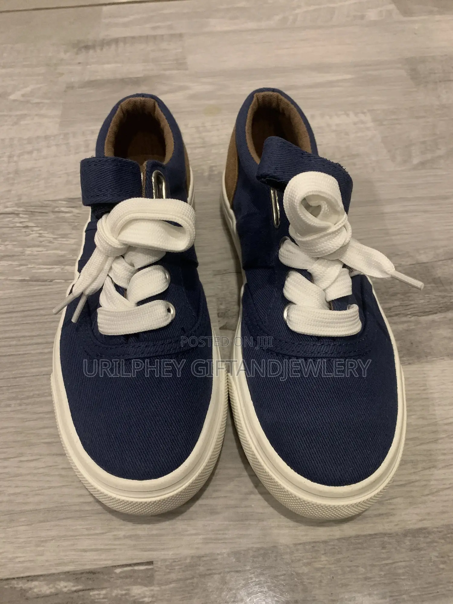 Kids Sneakers Size 32