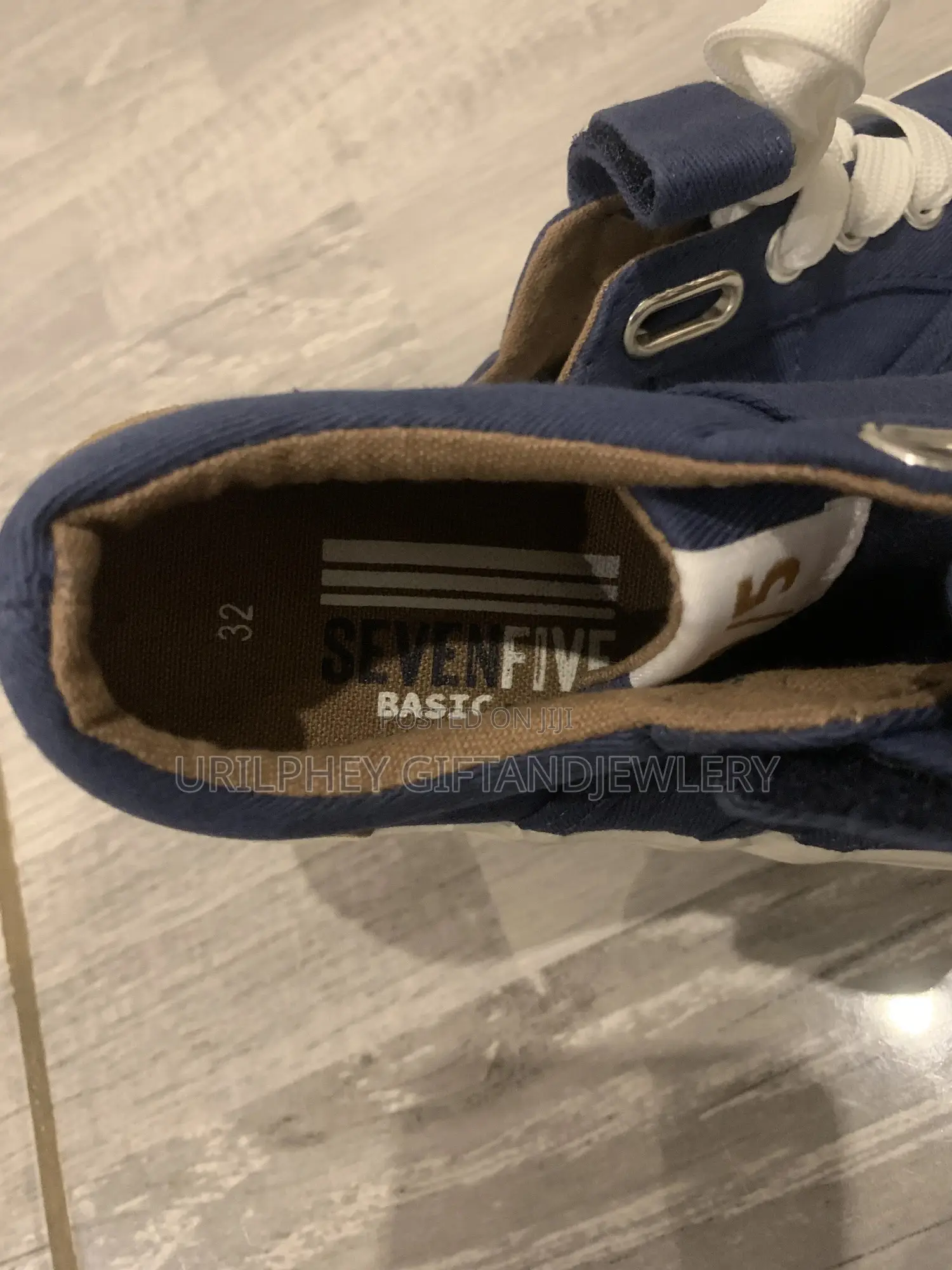 Kids Sneakers Size 32