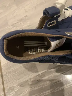 Kids Sneakers Size 32
