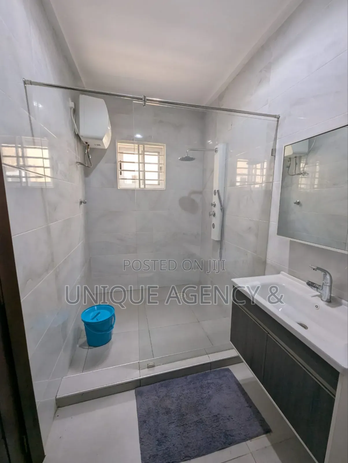 8bdrm Apartment in Spintex for sale
