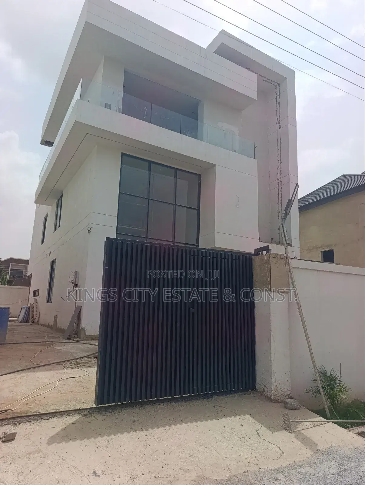 Furnished 6bdrm House in Roundabout, Tantra Hills for sale