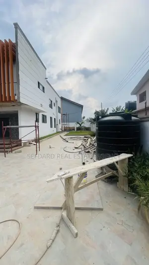 4bdrm Duplex in Ofankor for sale