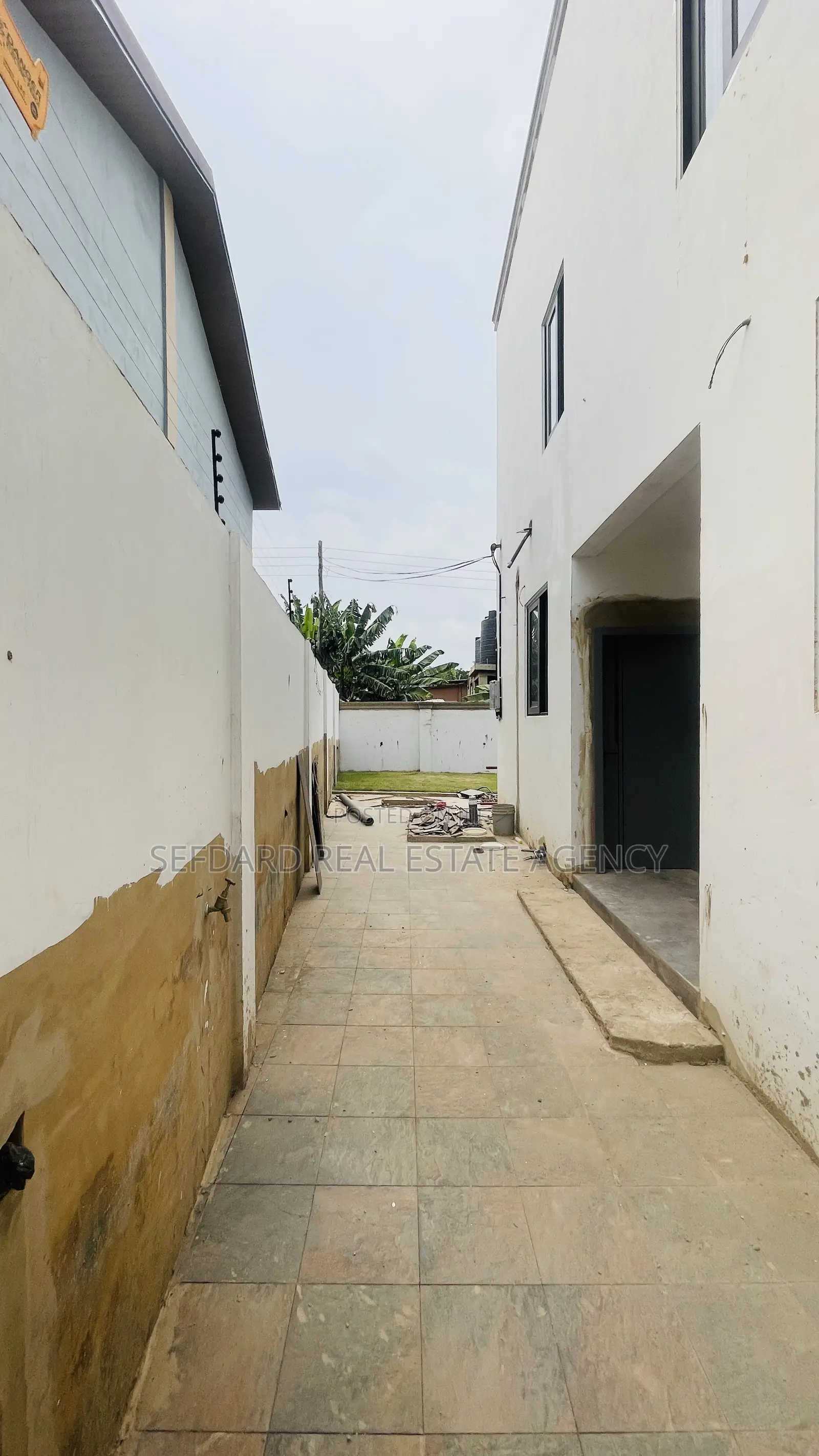 4bdrm Duplex in Ofankor for sale