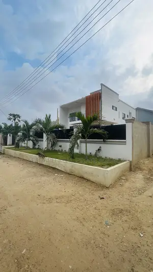 4bdrm Duplex in Ofankor for sale