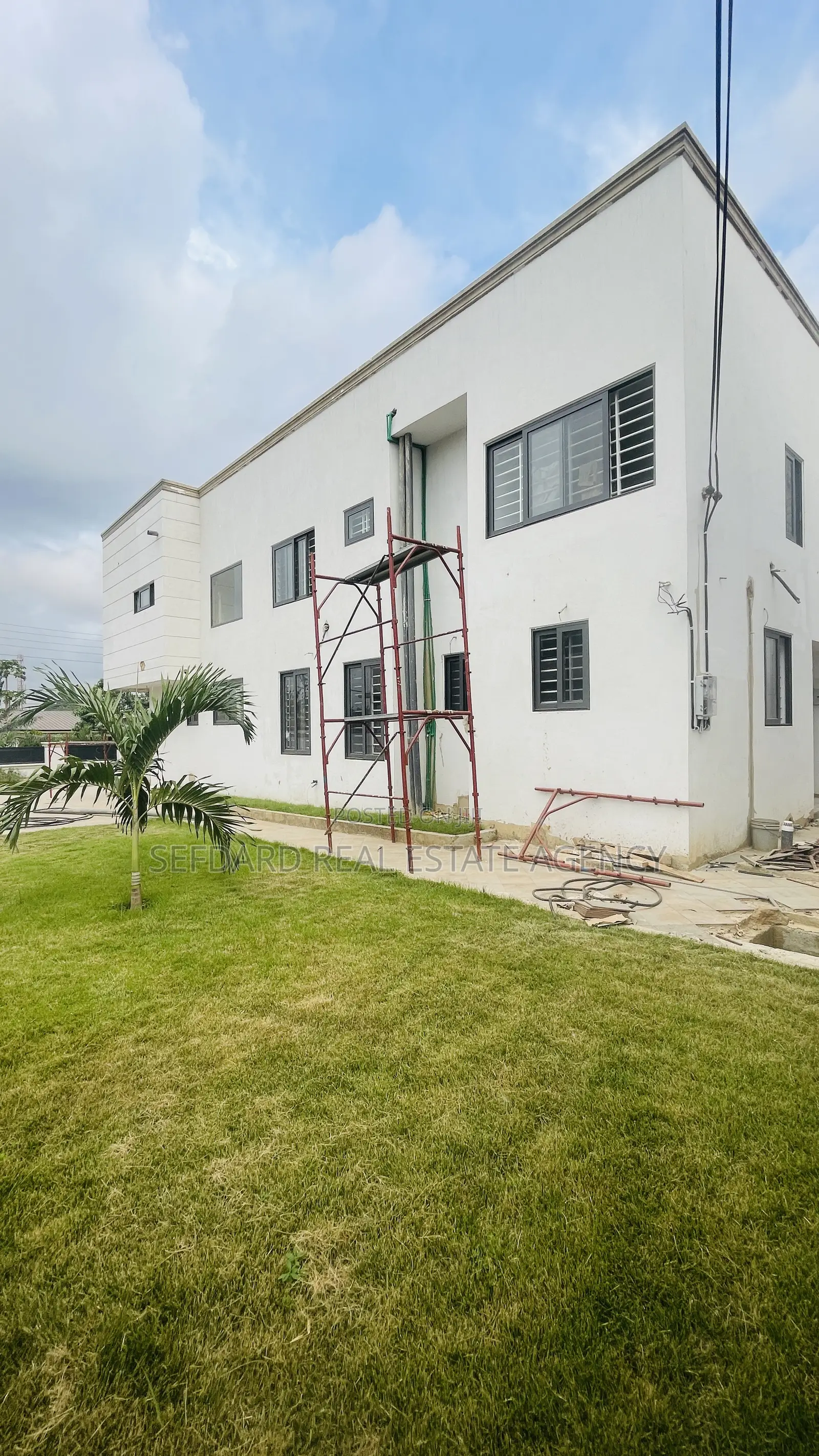 4bdrm Duplex in Ofankor for sale