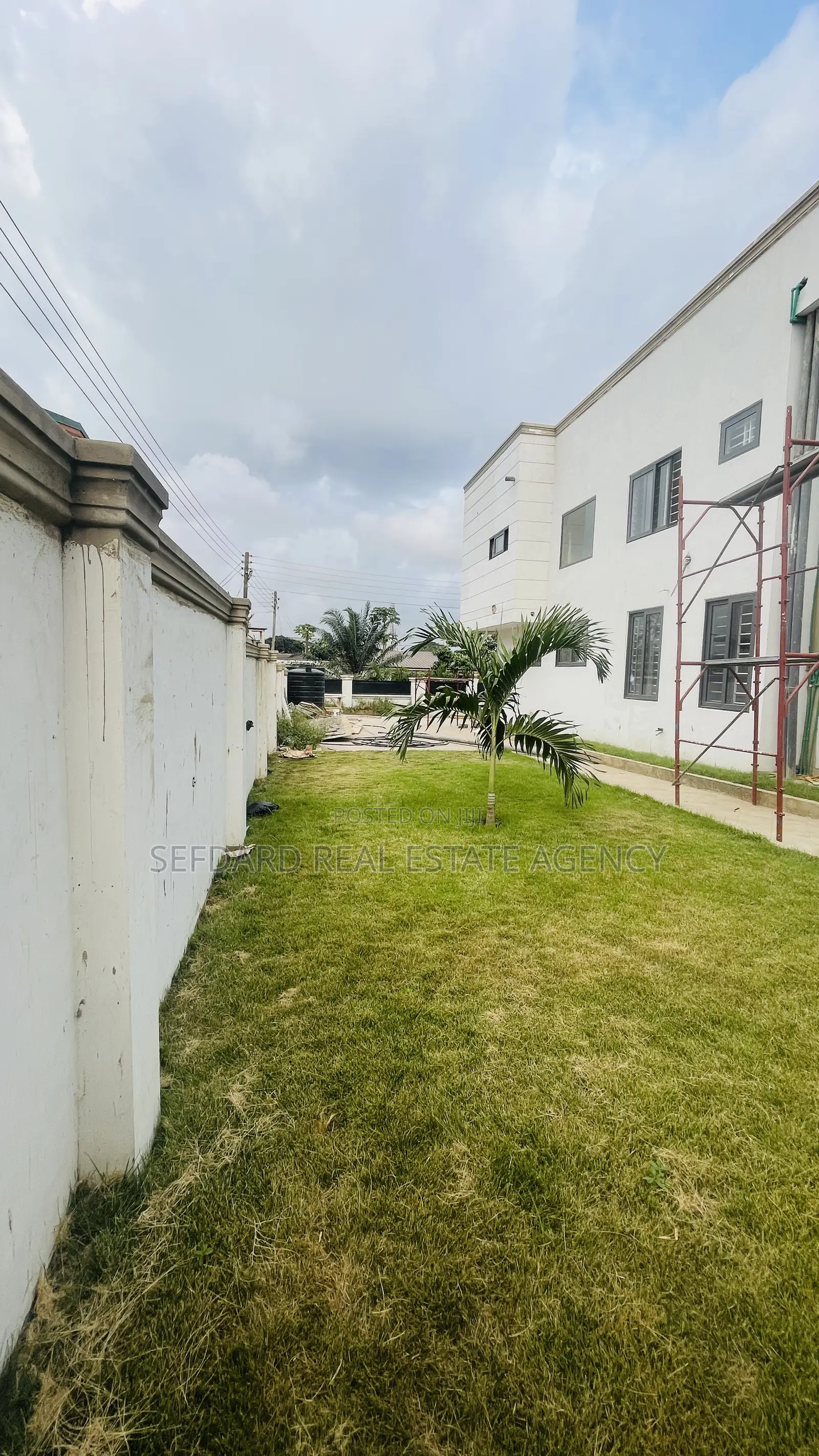 4bdrm Duplex in Ofankor for sale