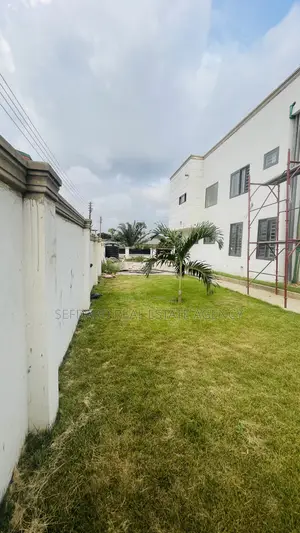 4bdrm Duplex in Ofankor for sale