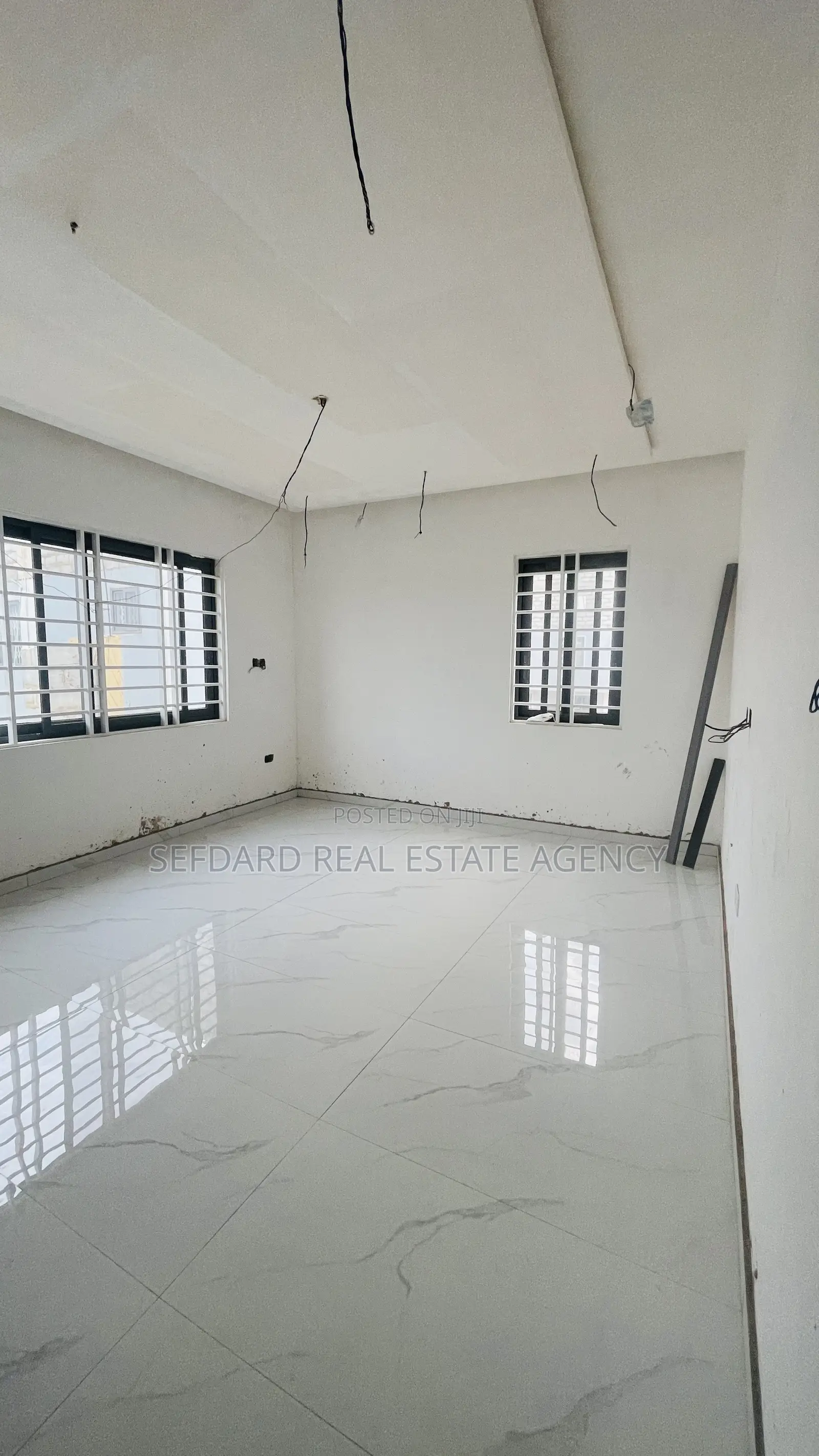 4bdrm Duplex in Ofankor for sale