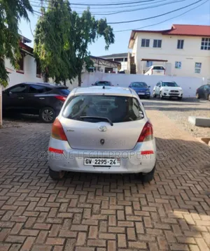 Toyota Vitz 2010 Gray