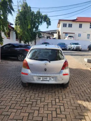 Toyota Vitz 2010 Gray