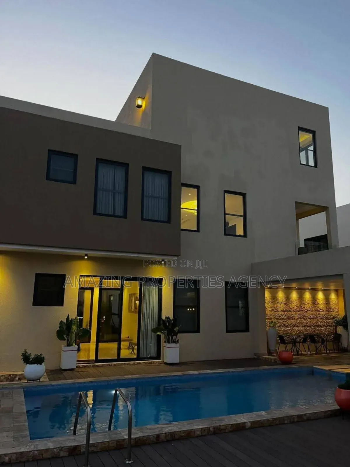 5bdrm House in East Airport for sale