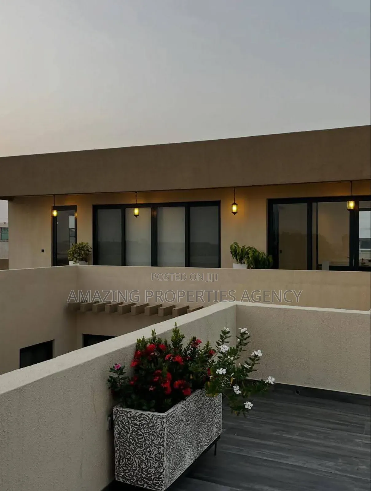 5bdrm House in East Airport for sale