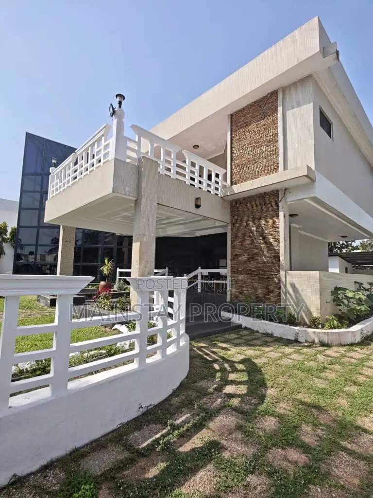 5bdrm House in Mainstay Estates, Airport Residential Area for sale