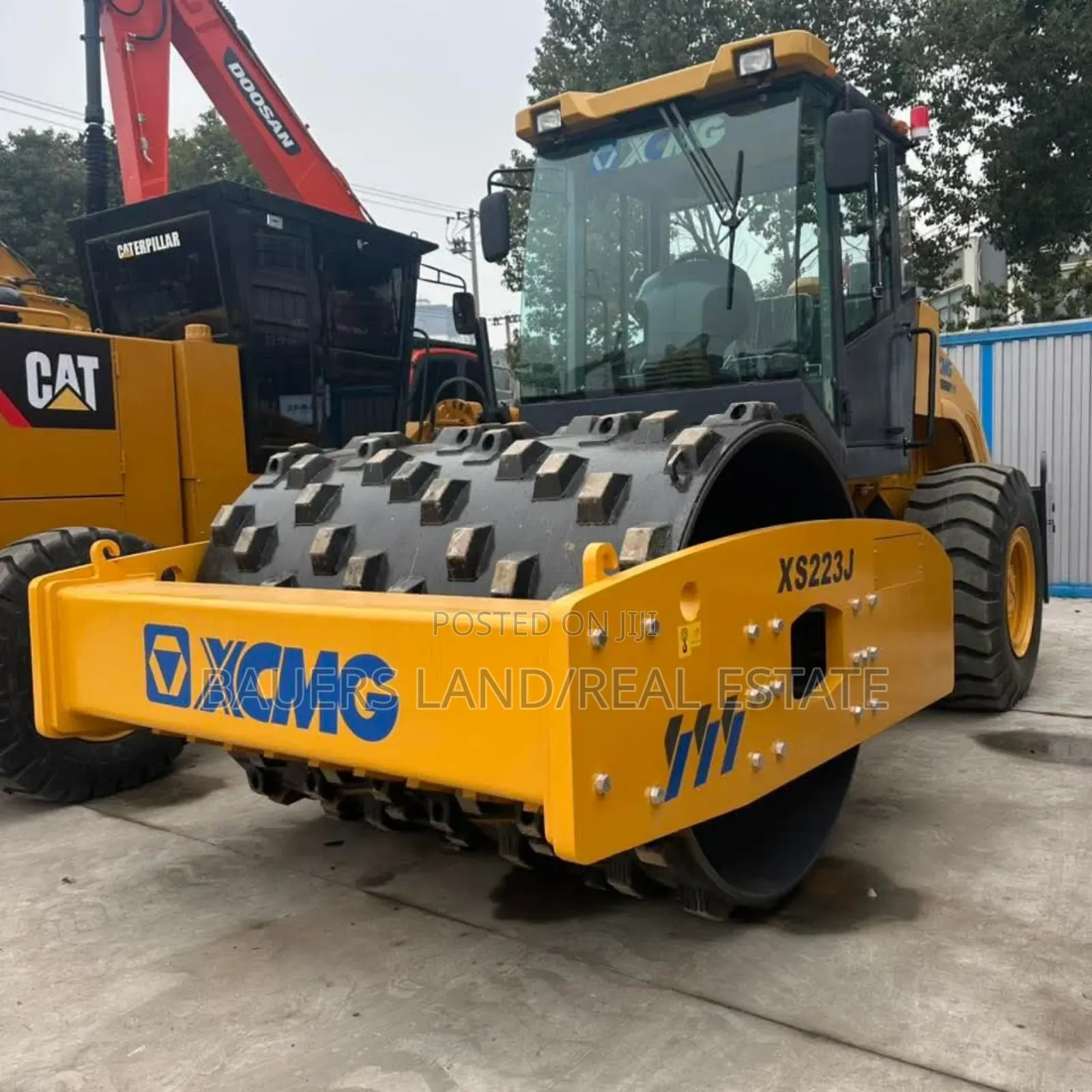 Used Excavators, Loaders, Bulldozers, Road Rollers, Motor Grader.