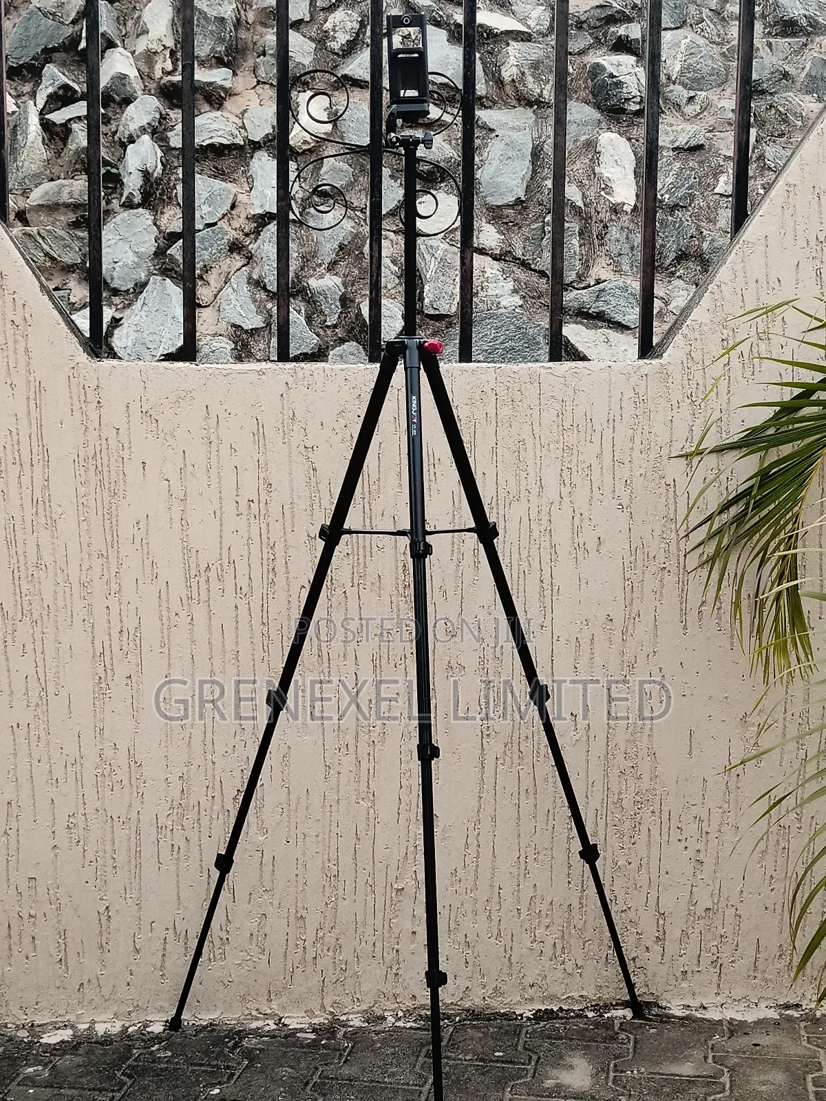 Executive Tripod Stand