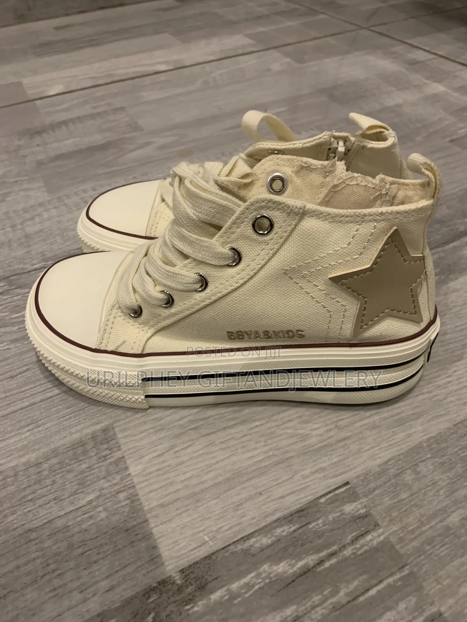 Kids Cream Platform High-Top Kids Sneakers – Gold Star Detail