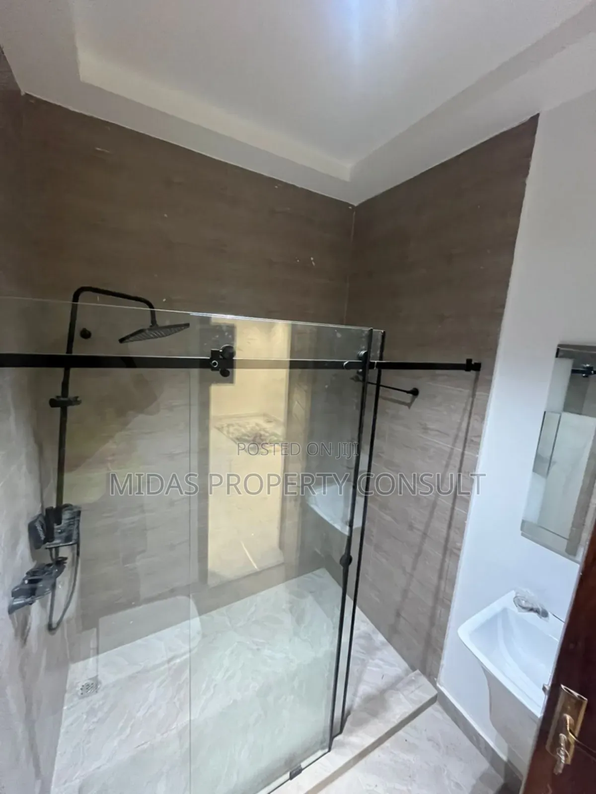 4bdrm House in Ayi Mensah, Oyarifa for sale