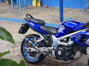 Suzuki SFV650 2000 Blue