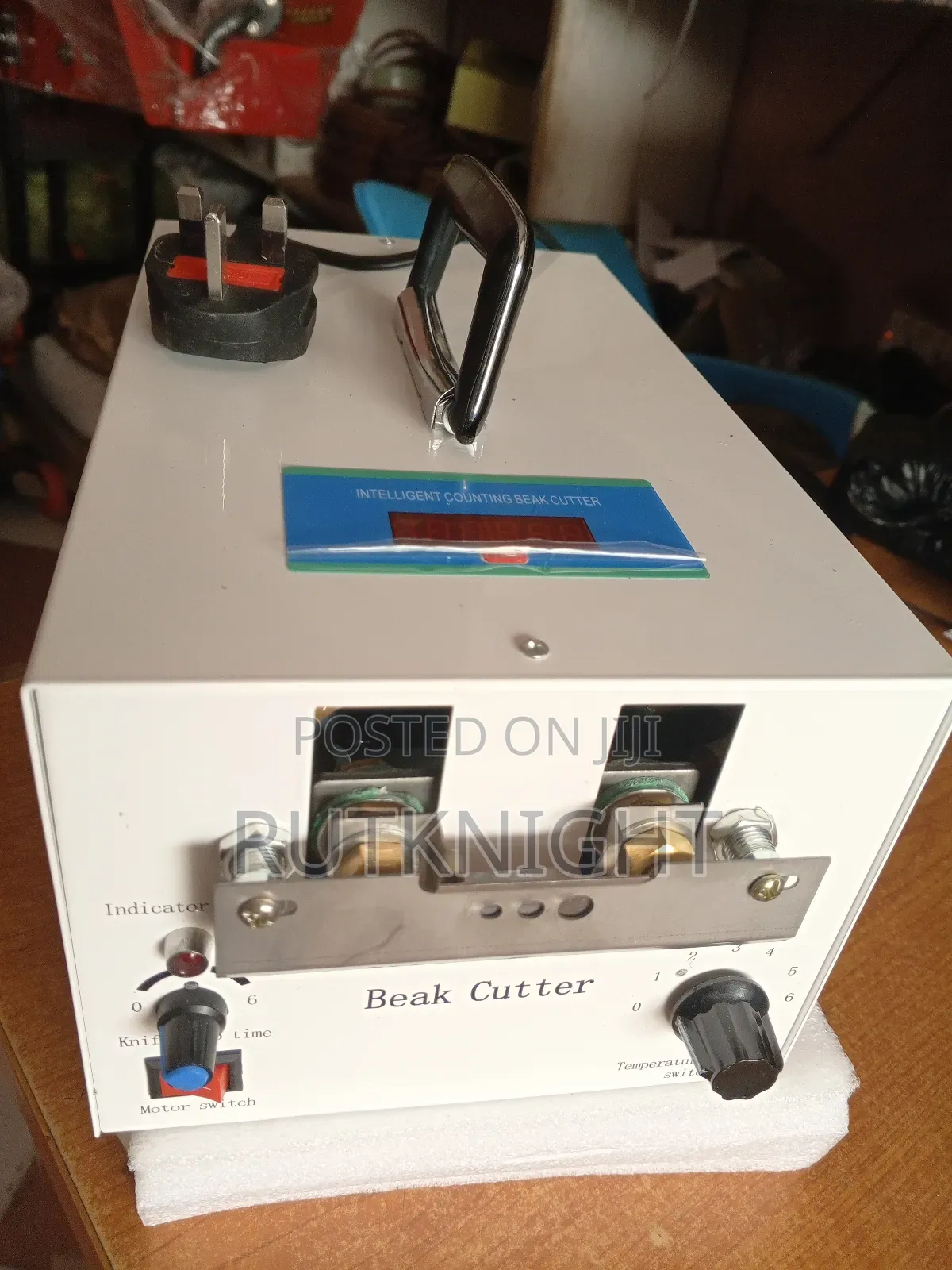 Automatic Debeaker Machine