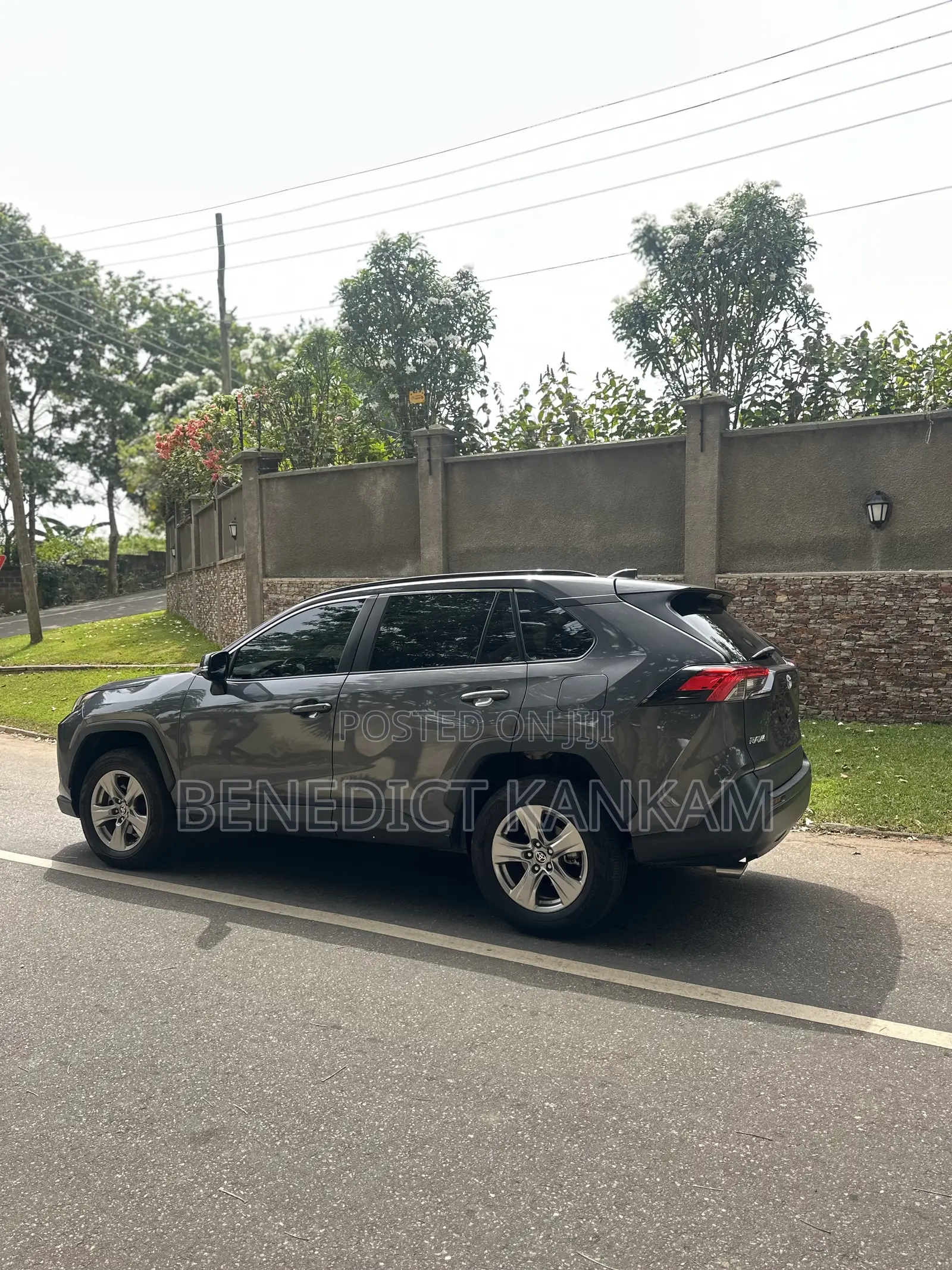 Toyota RAV4 XLE AWD 2023 Gray